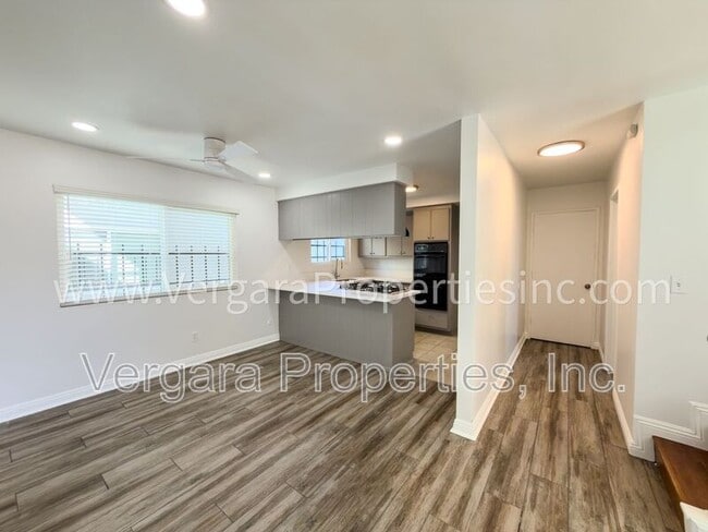 Building Photo - 18012 Manhattan Pl