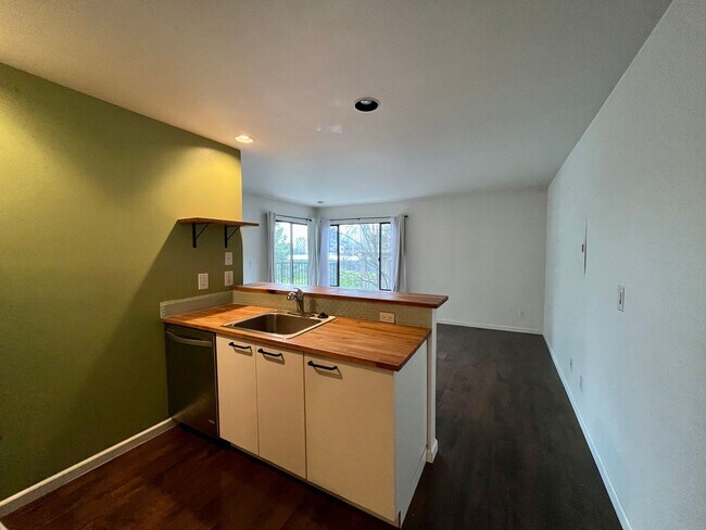 Building Photo - 1312 6th Ave N
