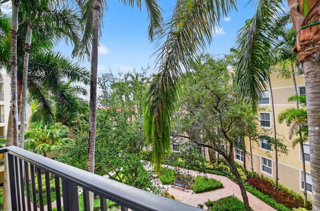 Building Photo - 630 S Sapodilla Ave