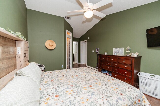 Building Photo - 425 Whirlaway Ct