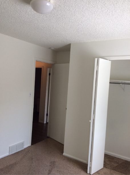 Building Photo - 942 Wakerobin Ln