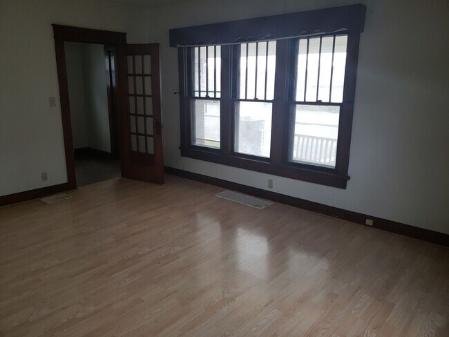 Building Photo - Charming 4 BD/2 BA home in quiet neighborhood!