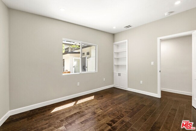 Building Photo - 9541 Cedarbrook Dr