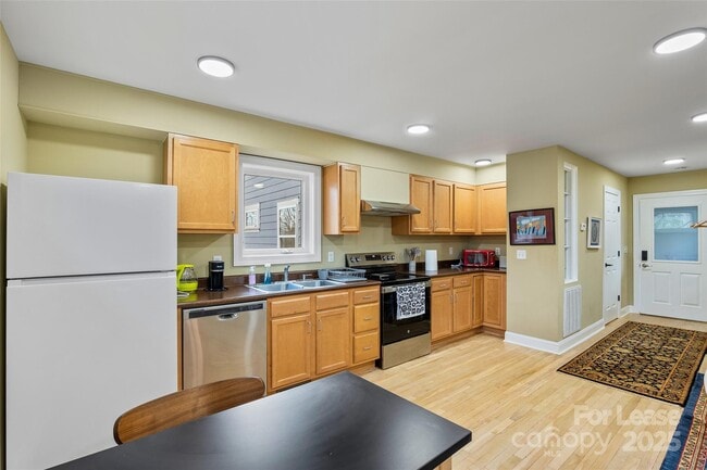 Building Photo - 5 Elmore St