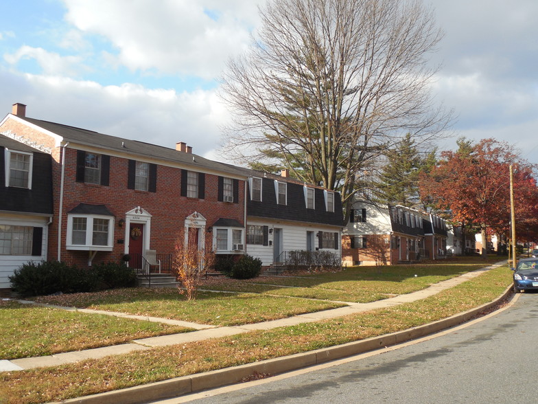 Primary Photo - Gardenvillage Apartments & Townhouses