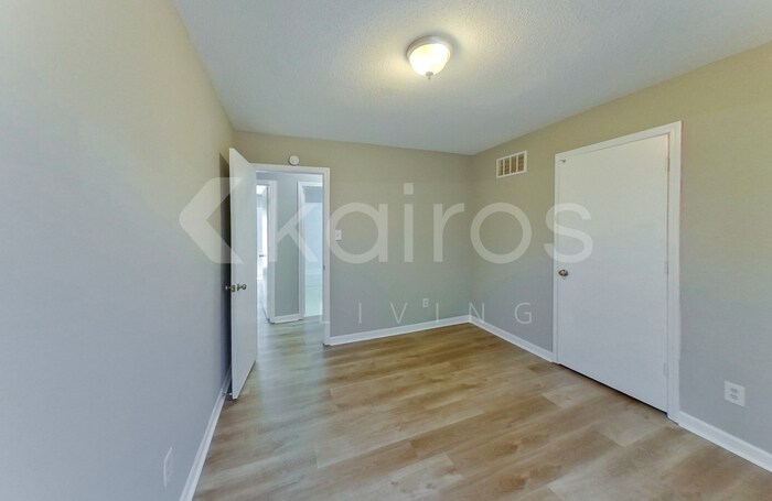 Building Photo - 2785 Clearbrook St