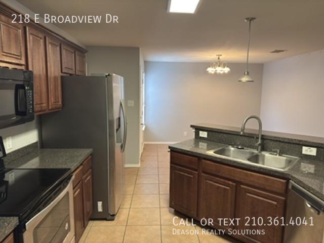 Building Photo - 218 E Broadview Dr