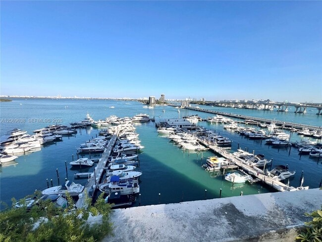 Building Photo - 1717 N Bayshore Dr
