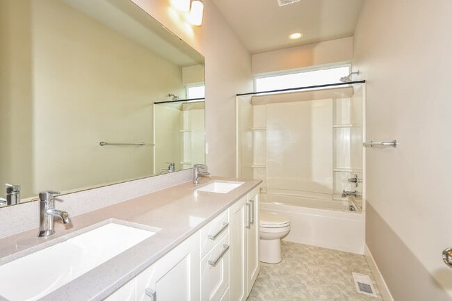 Building Photo - FOR RENT- AVAILABLE NOW! -  Modern 4-Bedroom Home with A/C in Bothell's Grove North Community