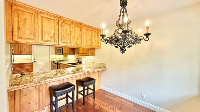 Building Photo - Stunning and Well Appointed High-End Two-S...