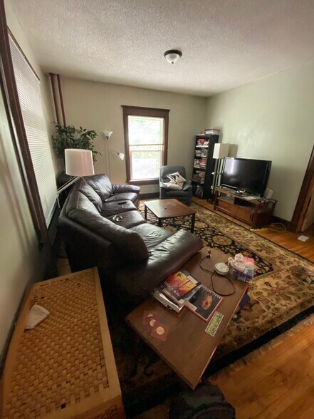 Primary Photo - 2404 Lyndale Ave S