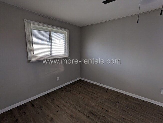 Building Photo - Remodeled Southfield house with large yard