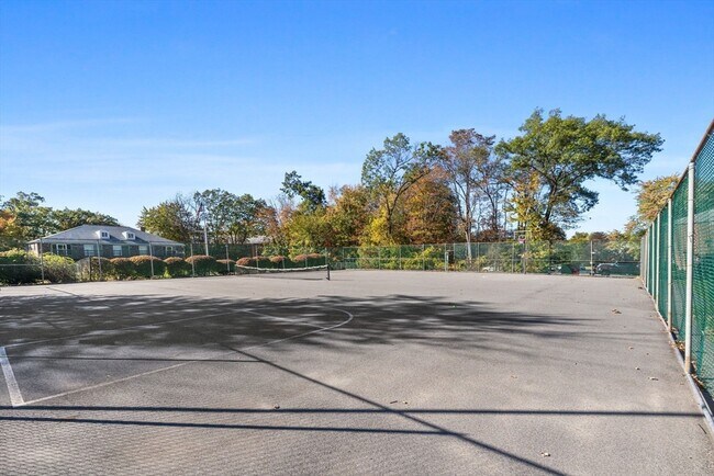 Building Photo - 90 Edgelawn Ave