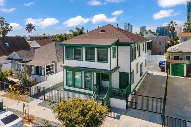 Unit has private, ground-floor entrance to left. - 358 22nd St