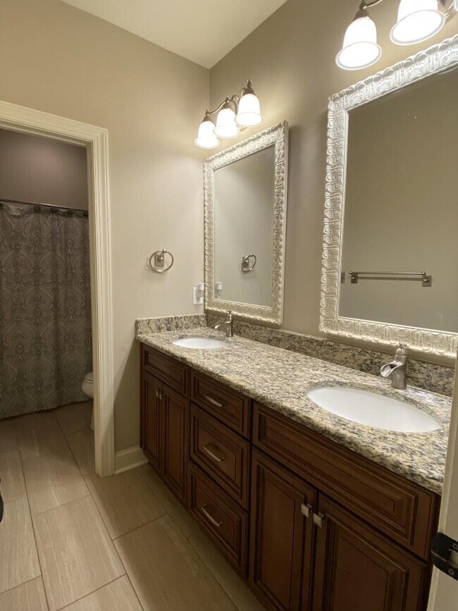 Building Photo - 8643 Amandine Way