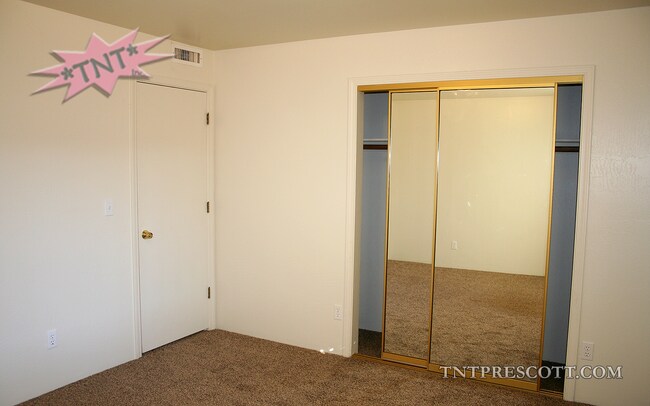 Building Photo - 4601 N Carla Vista Dr