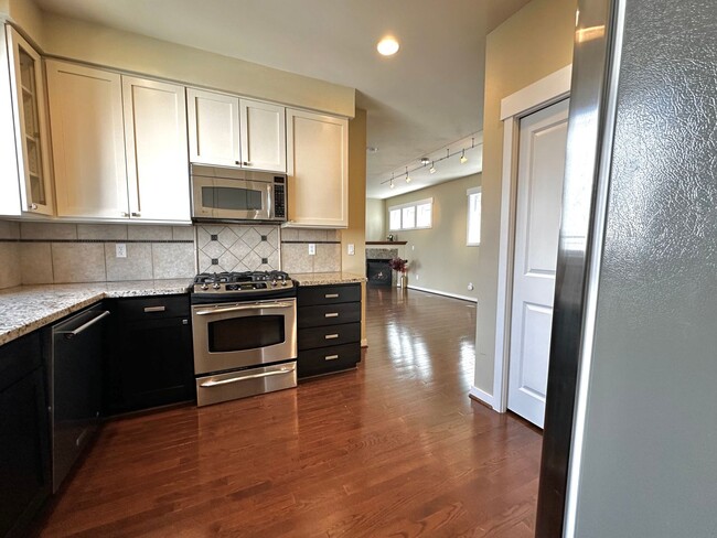 Building Photo - Beautiful, Luminous 2BR | 2.5BA in the Hea...