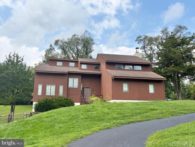 Building Photo - 498 Dean Dr