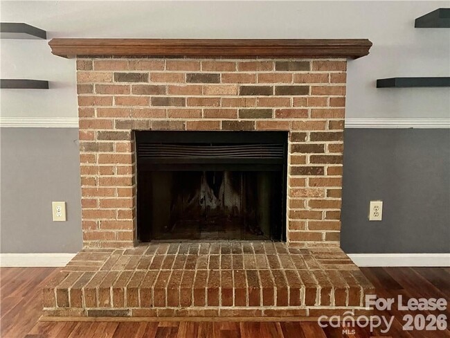 Building Photo - 3914 Aster Dr