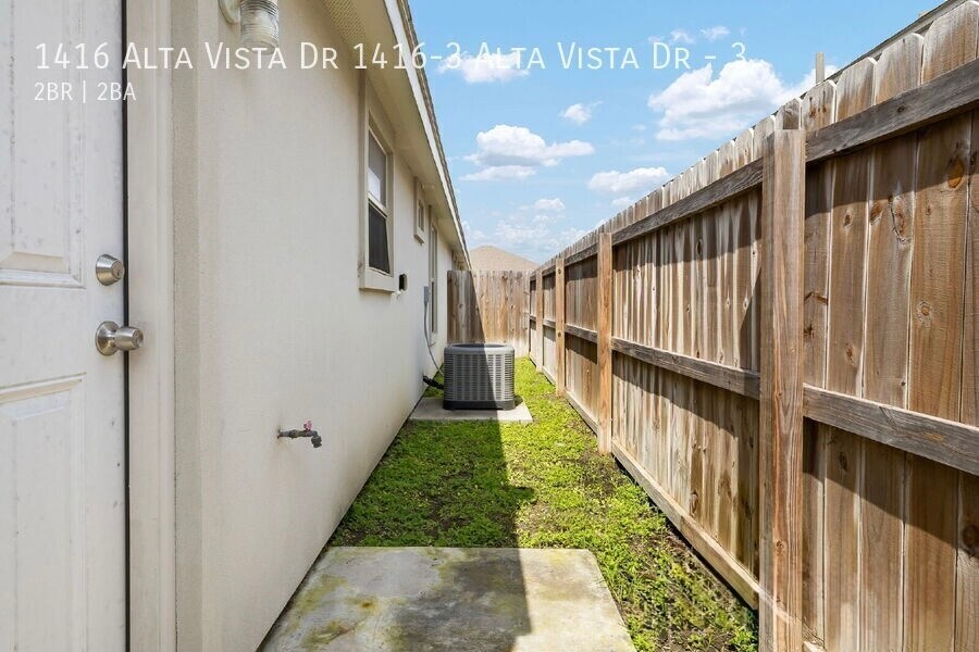 Building Photo - 1416 Alta Vista Dr