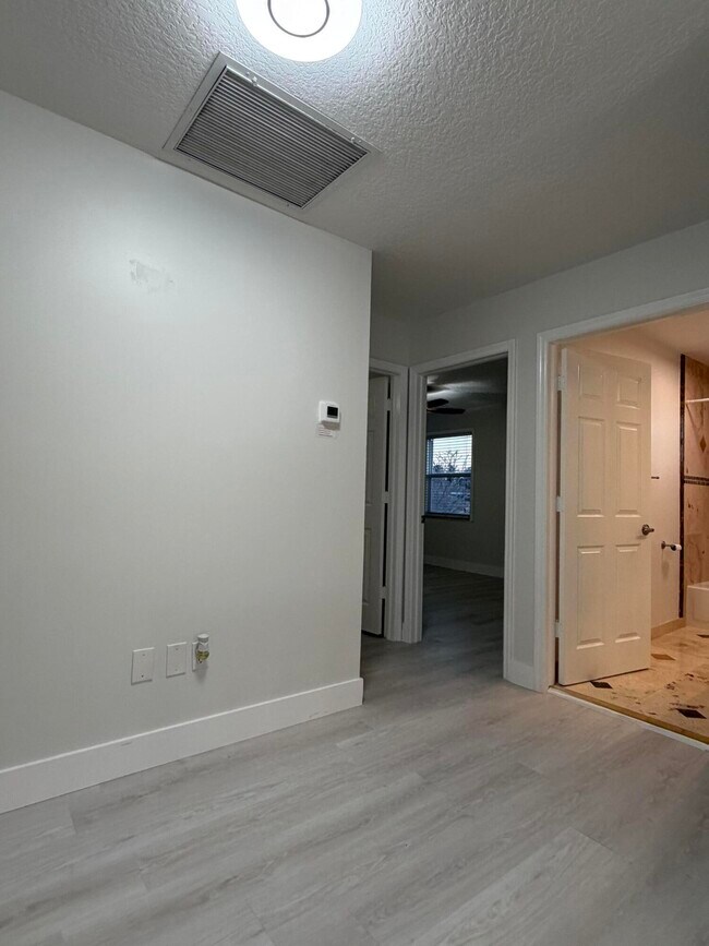 Building Photo - 1343 Lake Breeze Dr