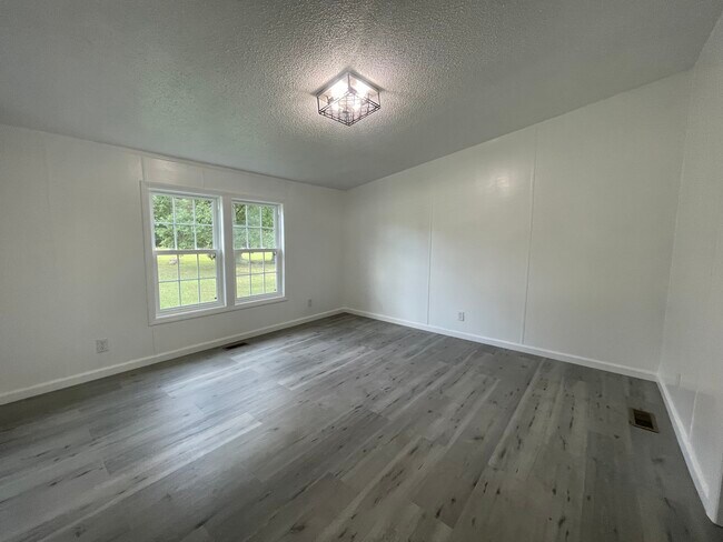 Building Photo - 1371 Reed Rd