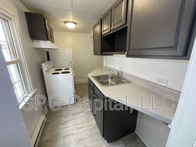 Building Photo - 928 W Princess St