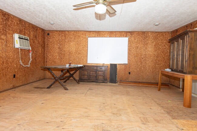 Building Photo - 407 Nugier Ave