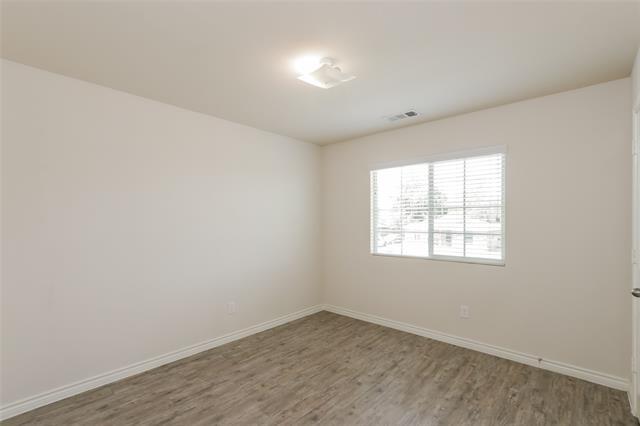 Building Photo - 3202 Robin Rd