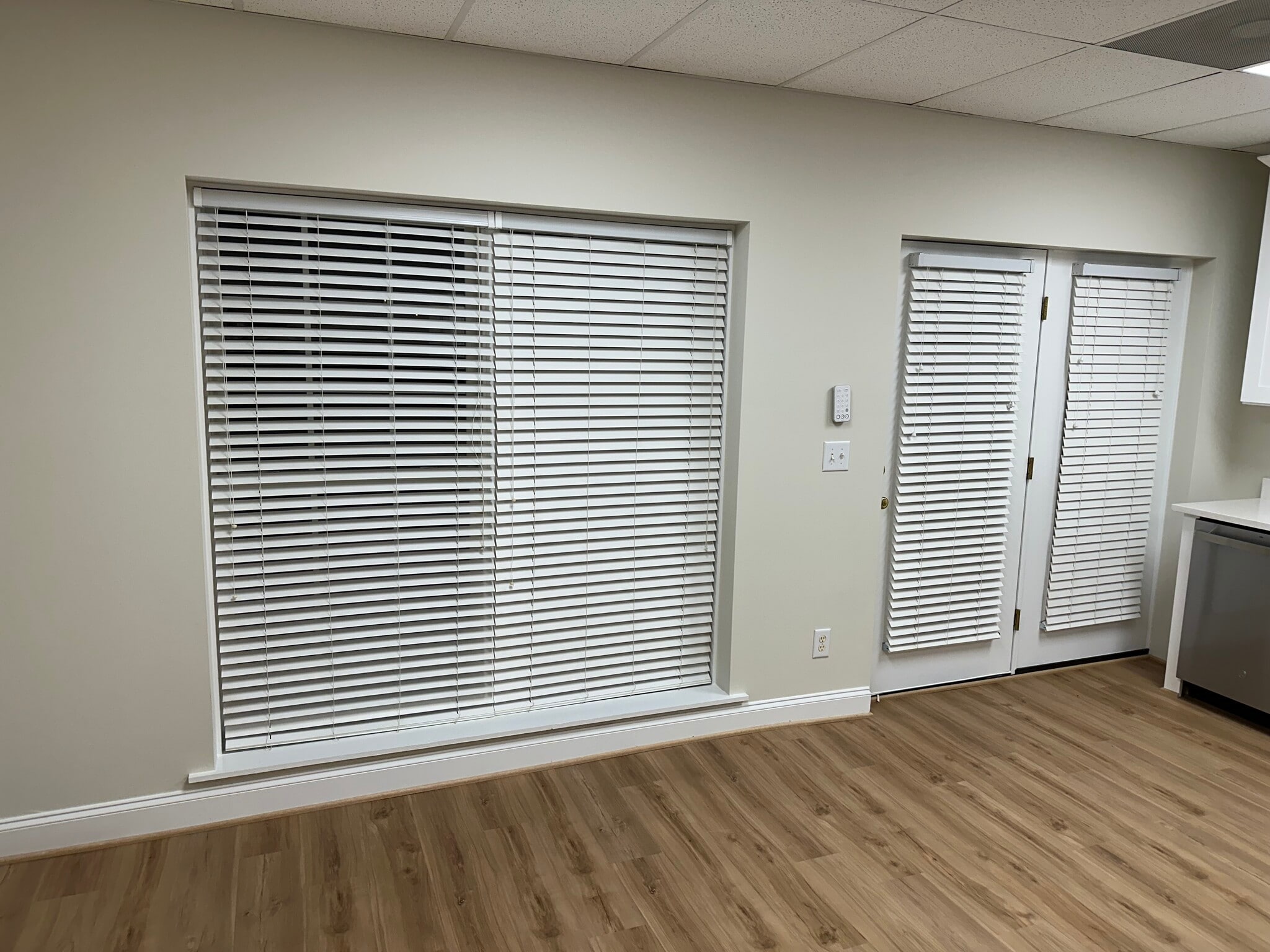 Building Photo - 6935 Old Valley School Rd