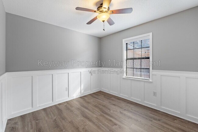 Building Photo - 2919 Pointewest Dr