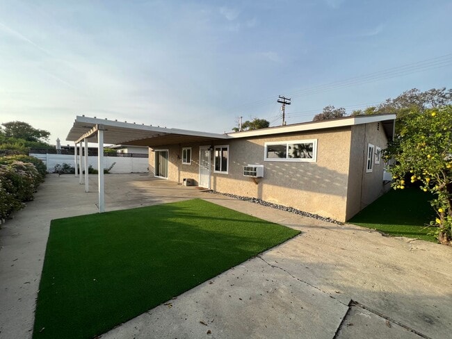Building Photo - Beautiful 3B/2BA home with Washer/Dryer & ...