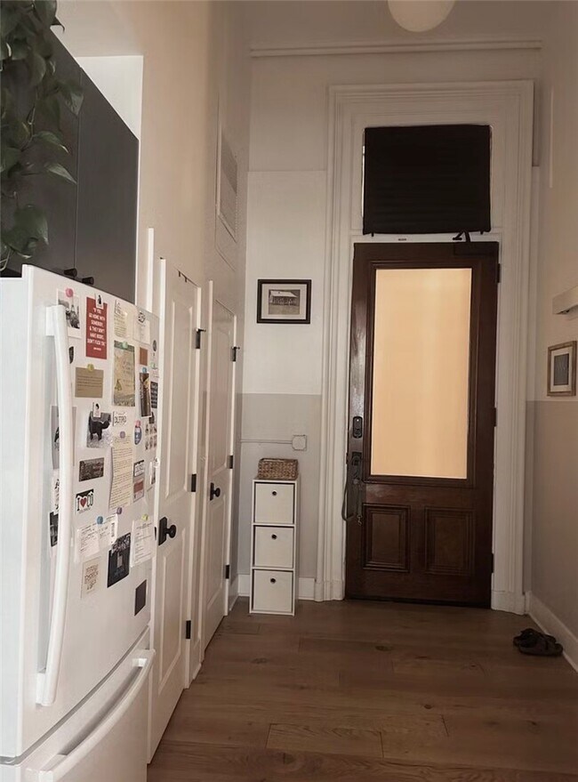 Building Photo - 30 W Broad St