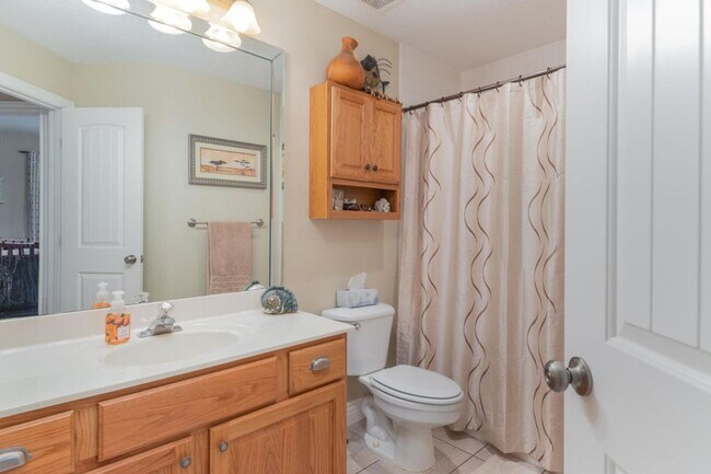 Building Photo - 3 Bedroom Home 2 Bath 2 Car Garage - Great...