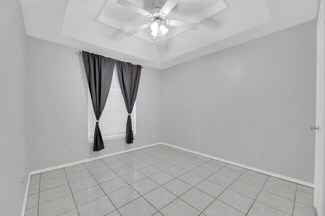 Building Photo - 5221 Tallow Ct