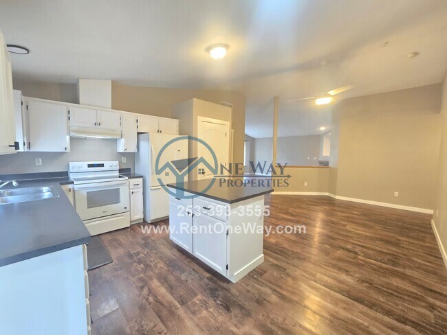 Building Photo - 1120 S 90th St Ct