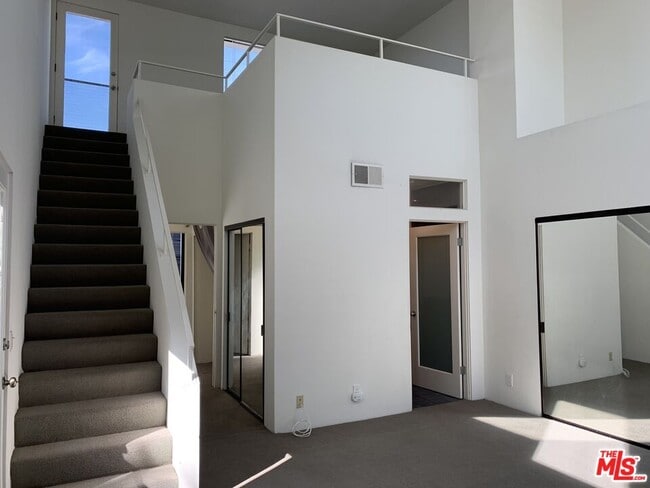 Building Photo - 3675 Keystone Av