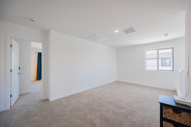 Building Photo - 7412 W Gardenia Ave