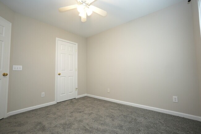 Building Photo - Charming 3-Bedroom, 3-Bathroom Townhome