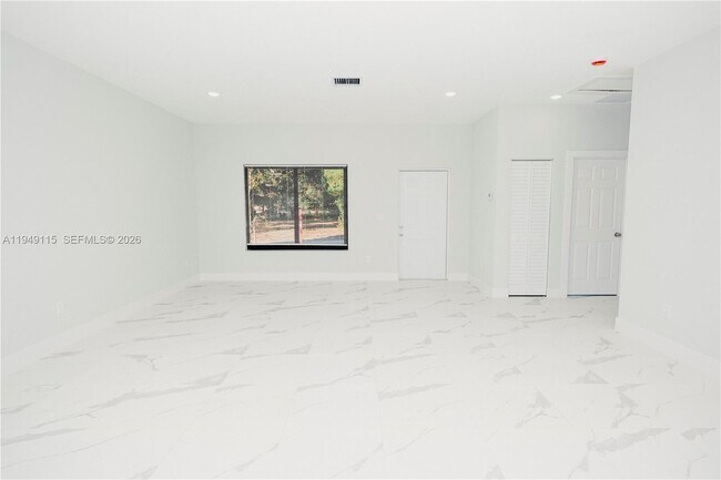 Building Photo - 820 Dr B J McCormick Ave