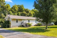 Building Photo - 1626 Lindsey Dr