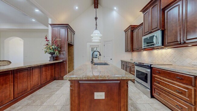 Building Photo - 313 Winding Brook Dr