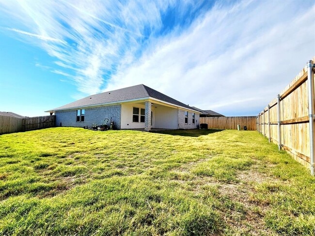 Building Photo - 18600 Luna Dr