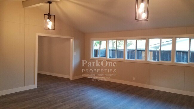 Building Photo - Nicely Remodeled Walnut Creek Saranap Home