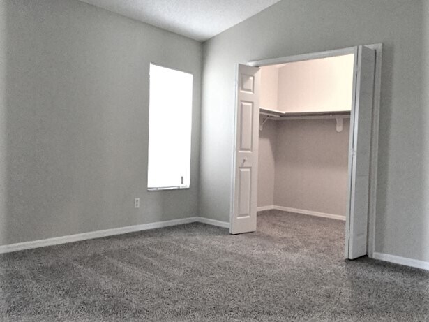 Building Photo - 1054 Royal Oaks Dr