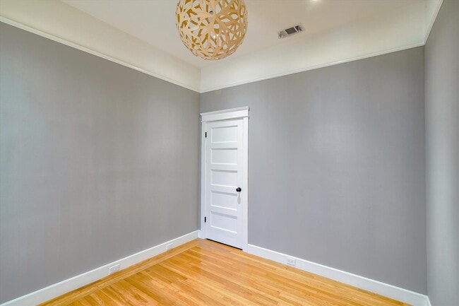 Building Photo - Fantastic, updated Noe Valley single famil...