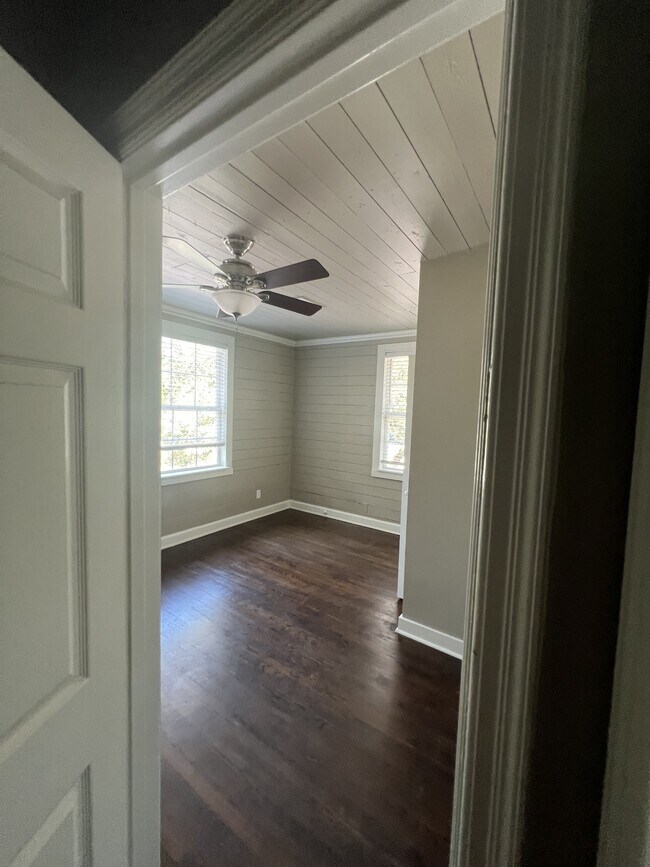 Building Photo - 300 W Dexter Dr