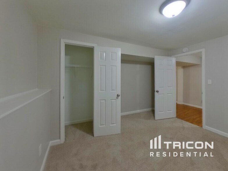 Building Photo - 2305 Valleyview Dr