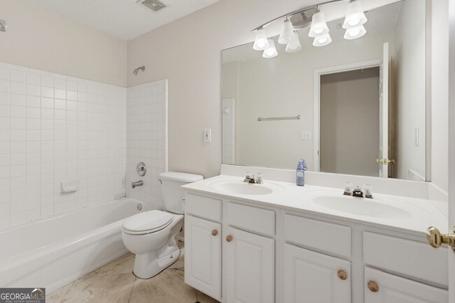 Building Photo - 2599 Alvecot Cir SE