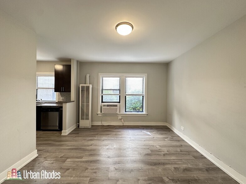 Building Photo - 703 W Brompton Ave